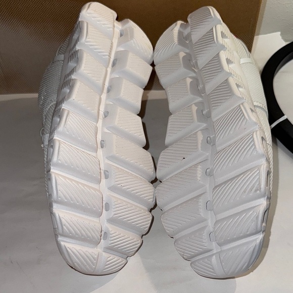 New On Running All White Sneakers Cloud 5 women’s shoes - Picture 5 of 5